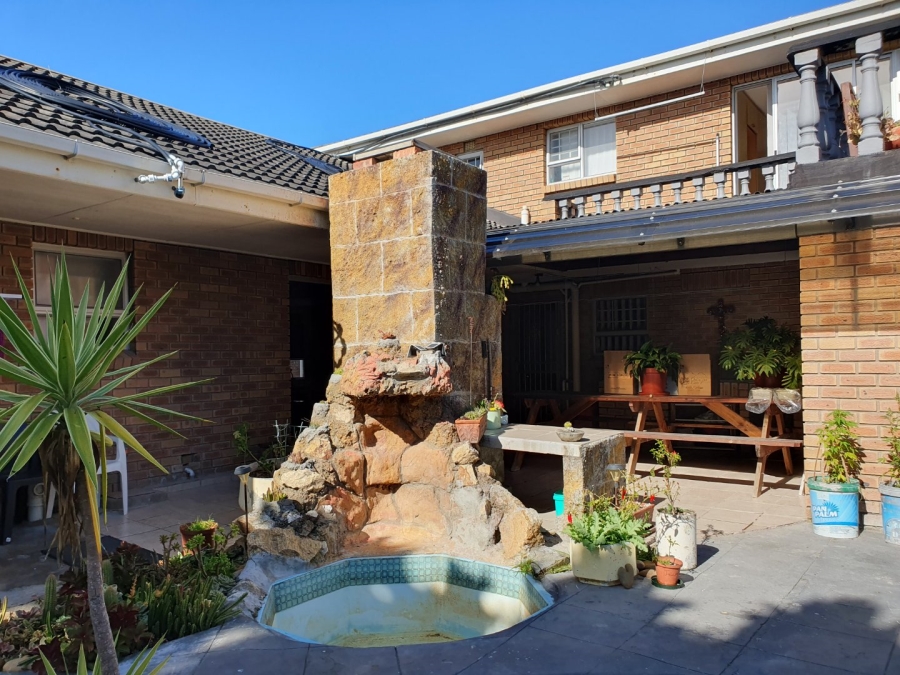 6 Bedroom Property for Sale in Hersham Western Cape